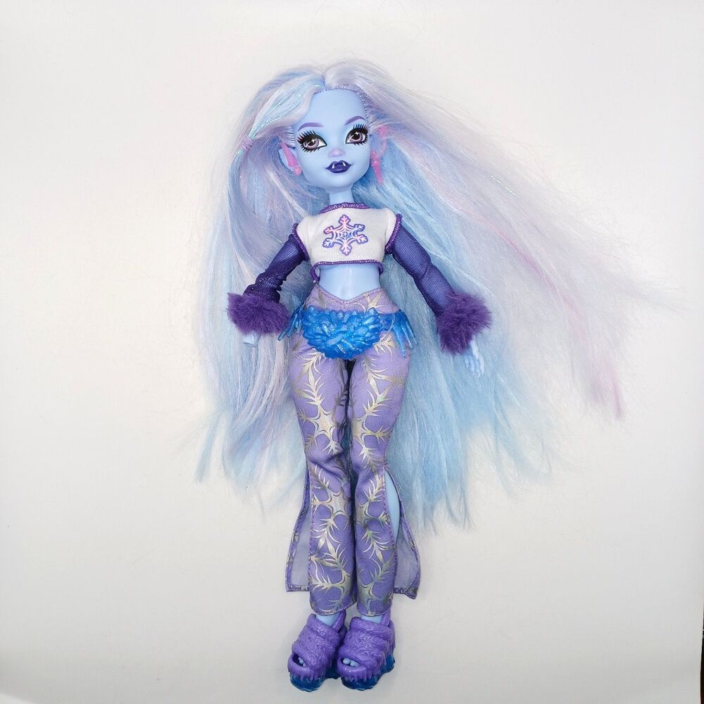 Monster High G3 Abbey Bominable Yeti Fashion Doll Dressed Missing Right Hand